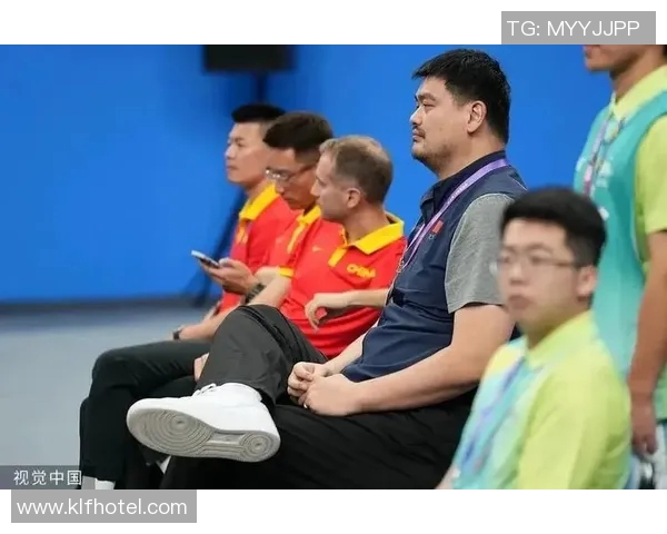 姚明在赛场上的缓慢动作背后隐藏的力量与智慧探讨