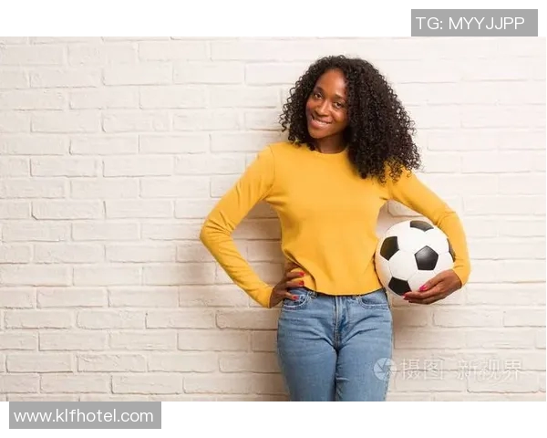 法国黑人足球明星夫人展现优雅风采与时尚魅力的生活之旅